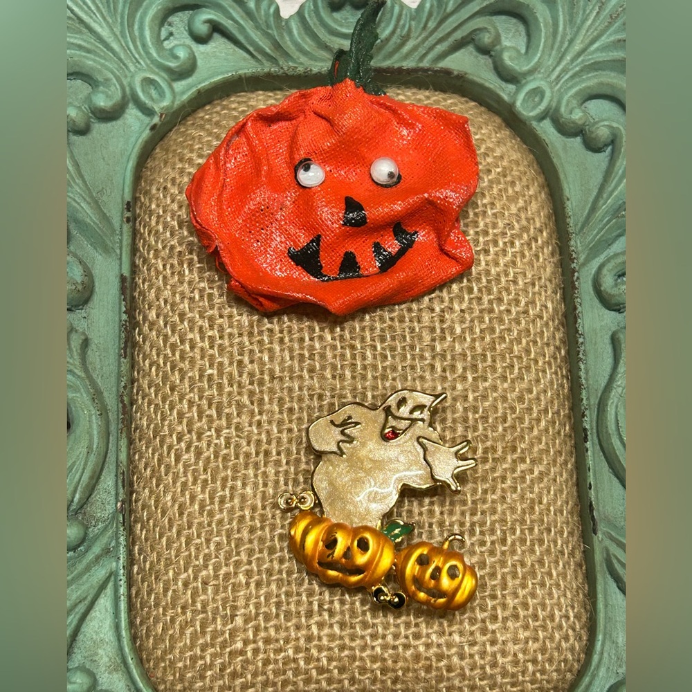 Spooky Ghost scarring pumpkins Halloween pins enamel orange pumpkin fun pin VTG